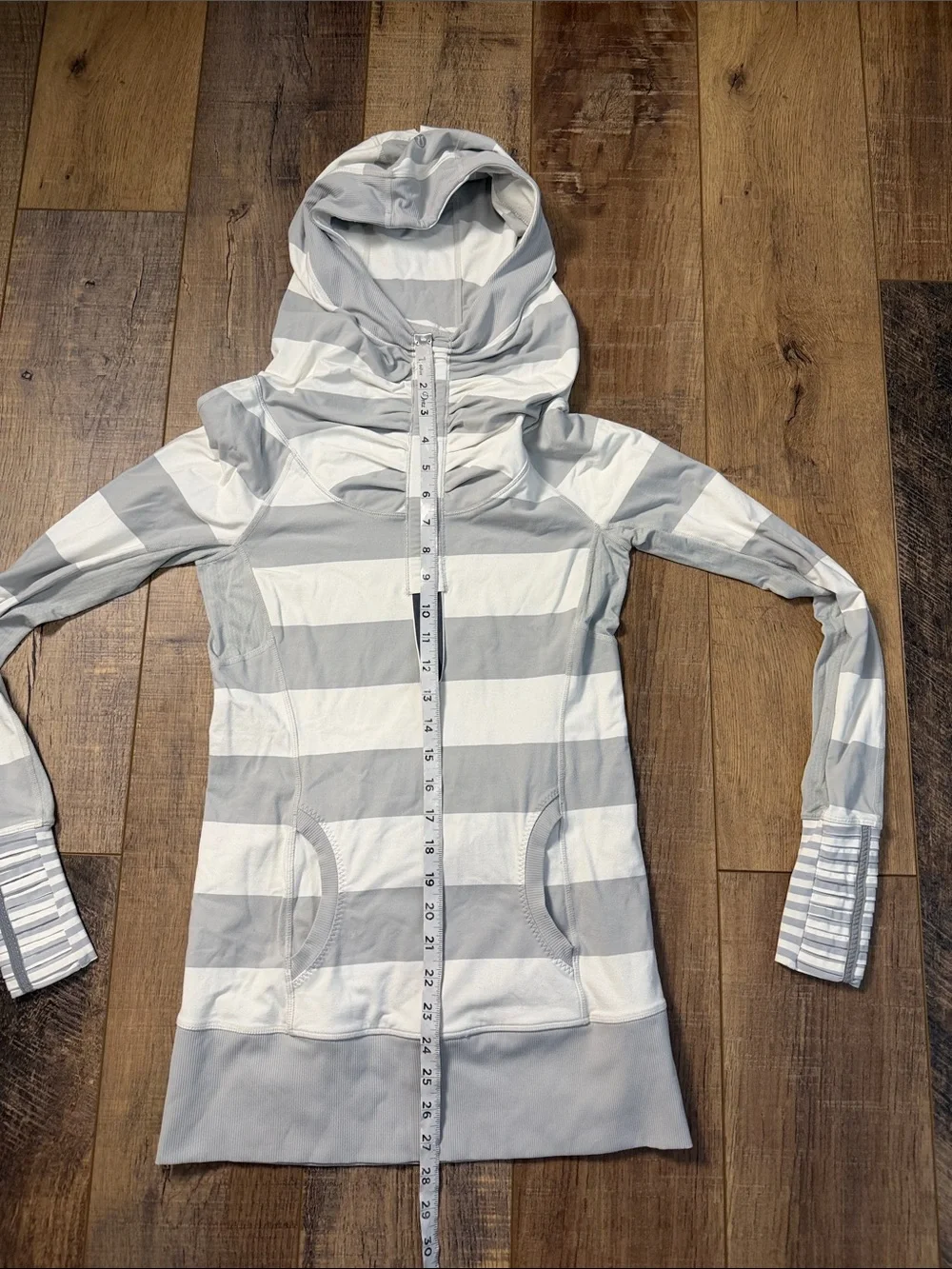 Lululemon Athletica Run Stay On Course Grey White Stripped Pullover Hoodie Sz 4